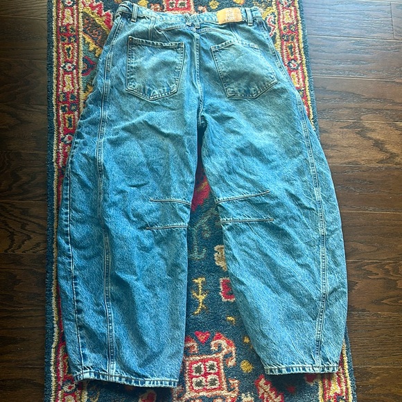 WE THE FREE FP Barrel Denim Jeans. Size 29 . Wore once /washed and I lost weight - Picture 4 of 8